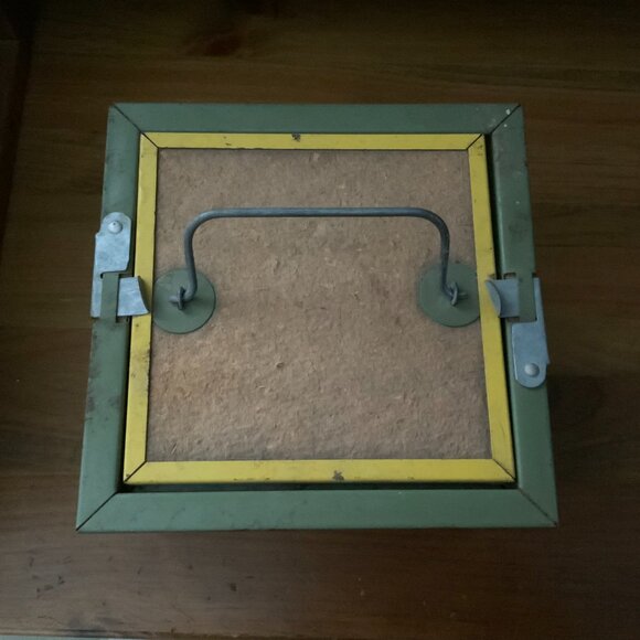 VINTAGE OBERLIN BAIT CANTEEN 7"X6" - Picture 6 of 9